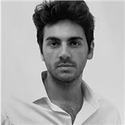 Arquitecto y diseñador, especialista en espacios singulares, de alta calidad y funcionales